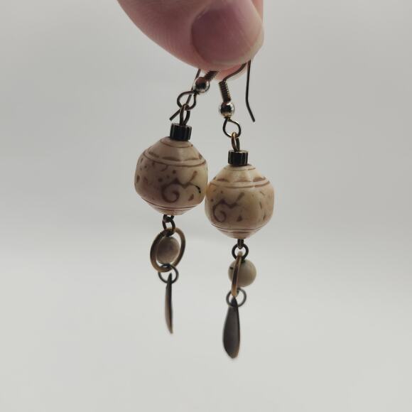 Boho Swirl Bead Teardrop Dangle Earrings Neutral Beige Gold Tone Drop Statement - Picture 4 of 8